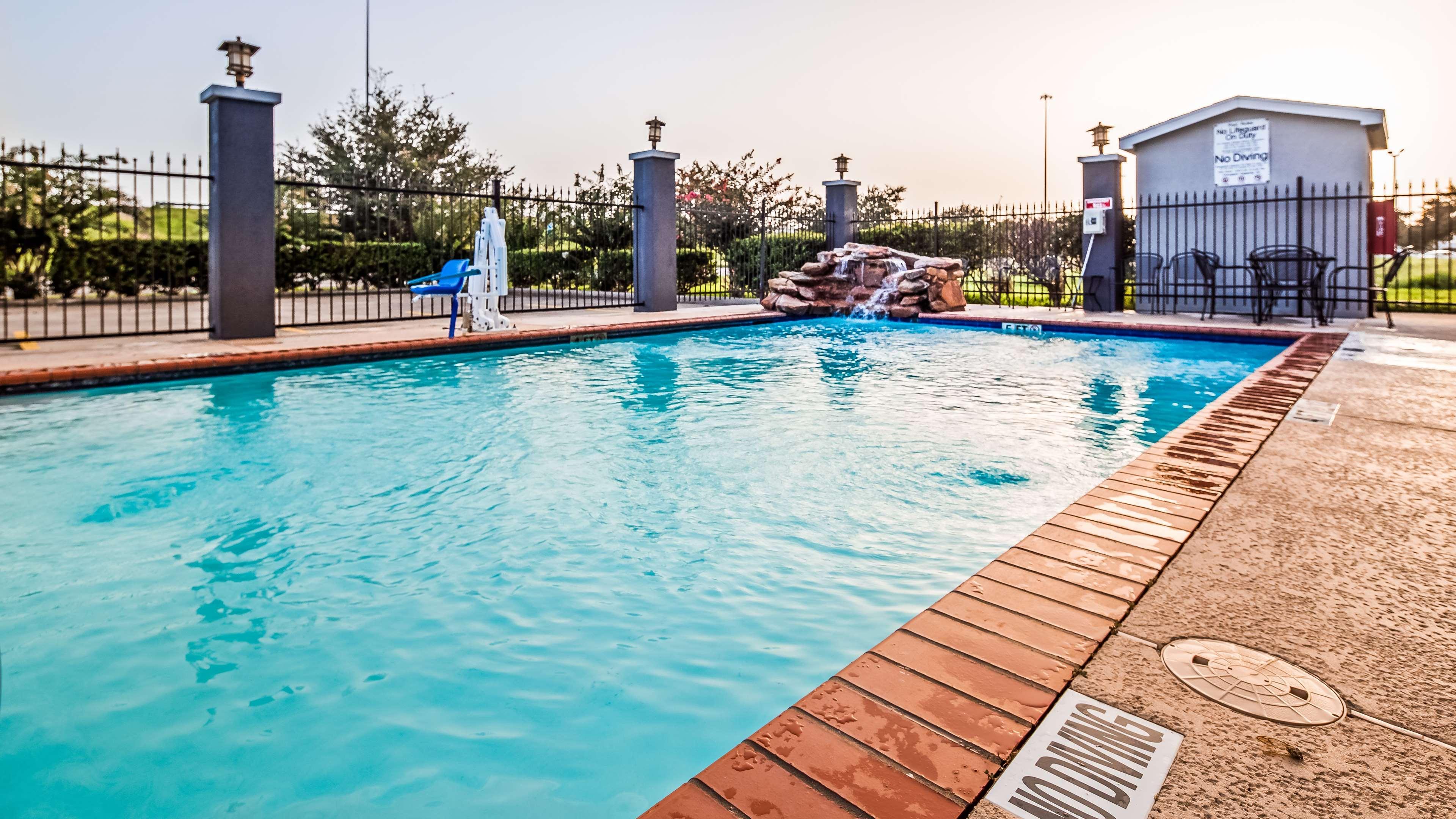 Surestay Plus By Best Western Texas City I-45 Exterior photo